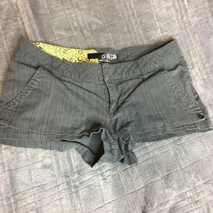 Volcom Beach shorts💛